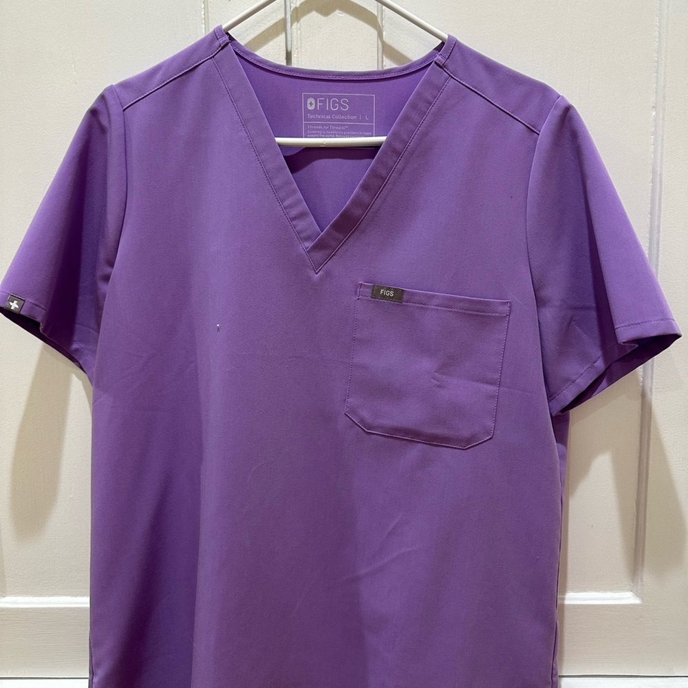 FIGS women’s scrub top size large